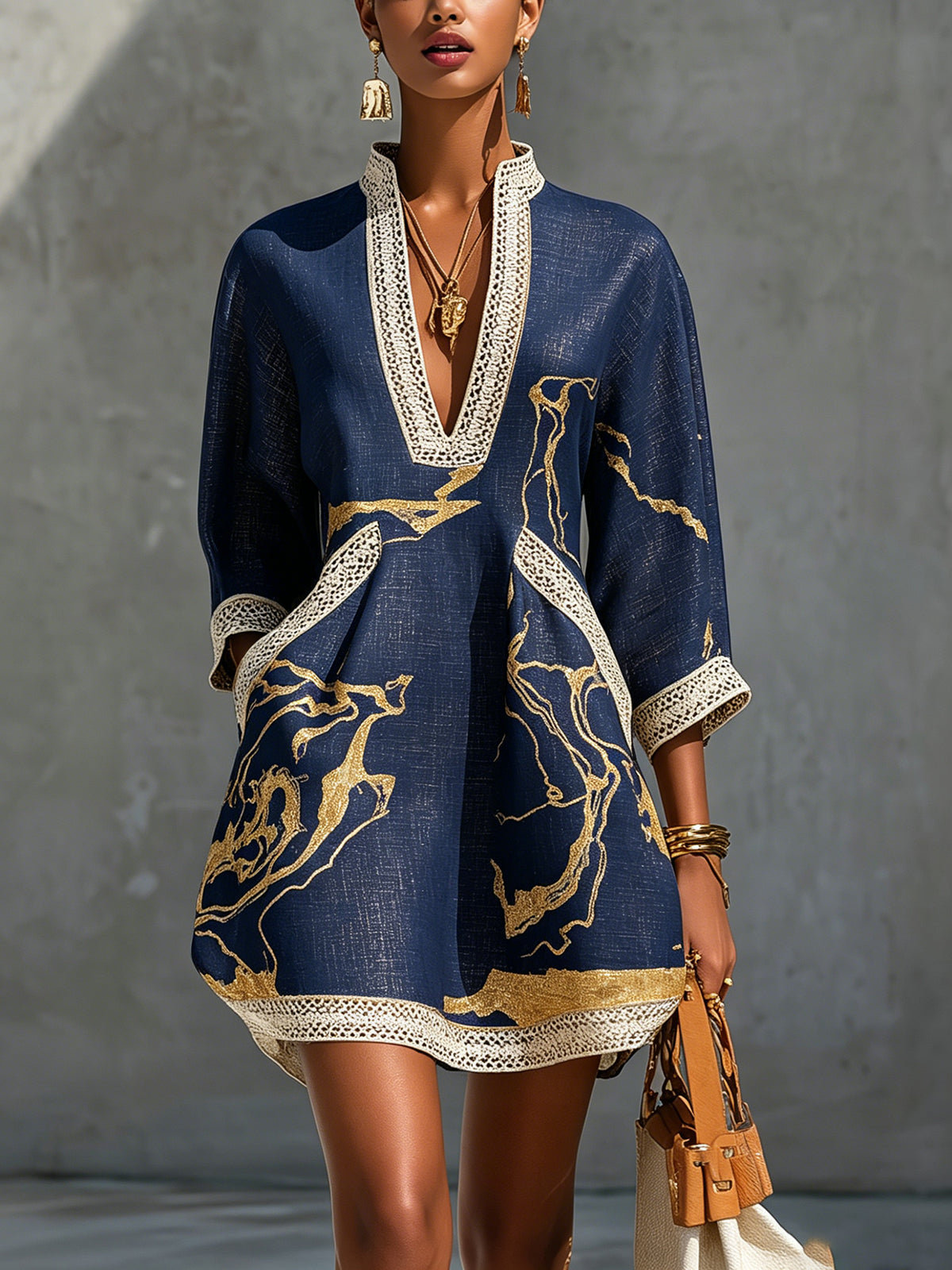 Victoire | Vestido de estampado marmolado dorado y encaje