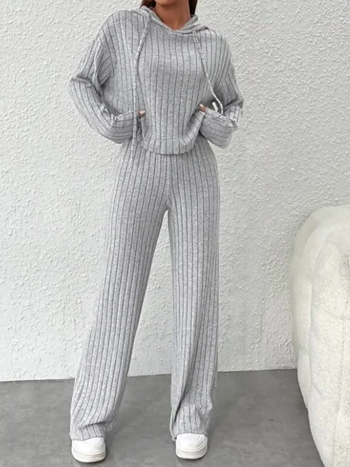 Conjunto oversize de punto a rayas con capucha