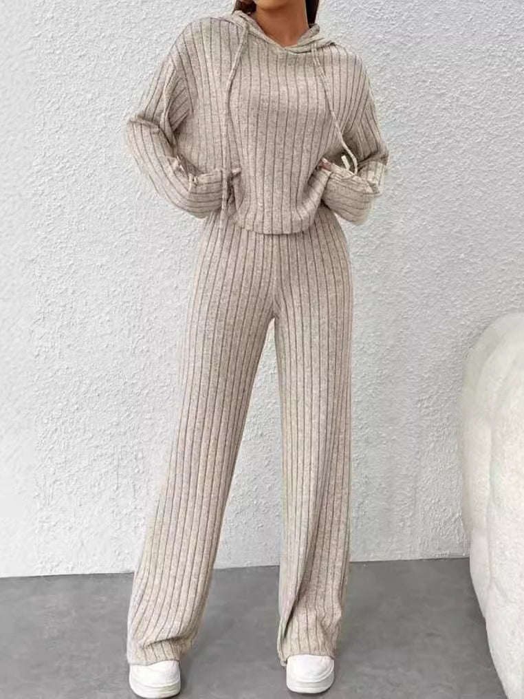 Conjunto oversize de punto a rayas con capucha