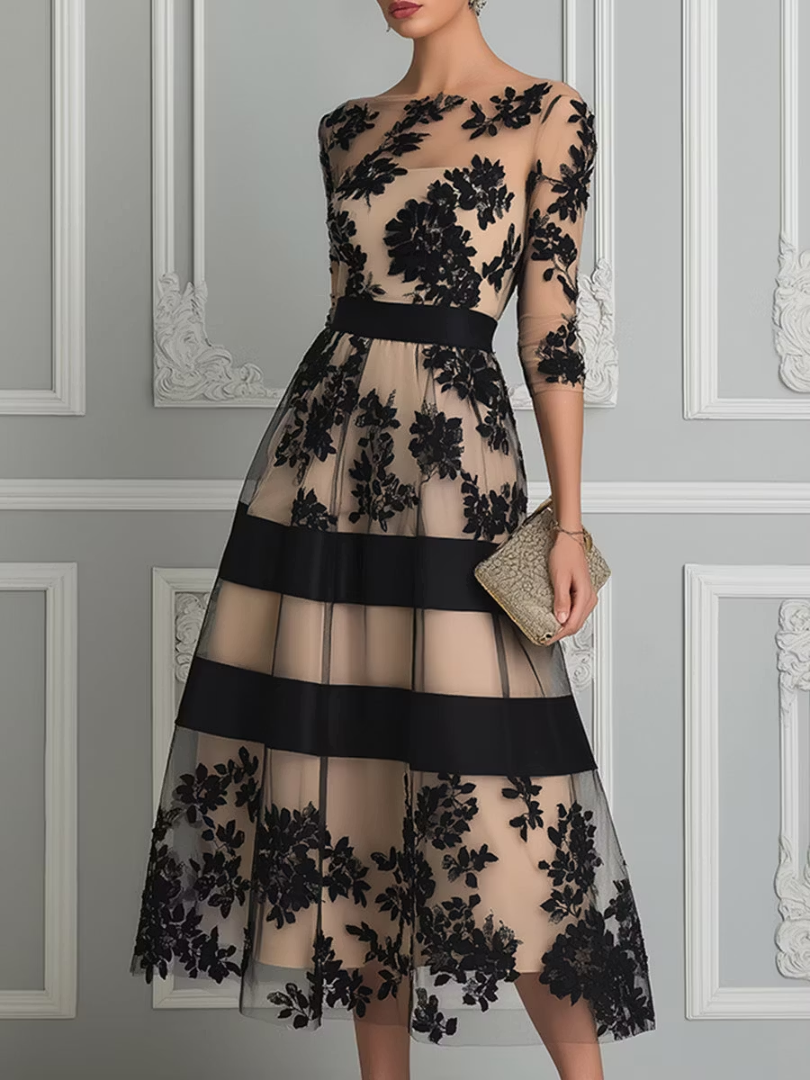 Vestido midi de encaje negro con corte evasé
