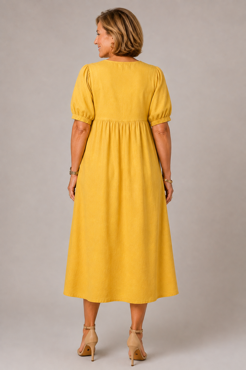 Nuria | Vestido elegante amarillo con detalles calados