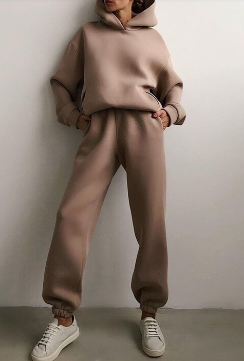 Conjunto casual con capucha