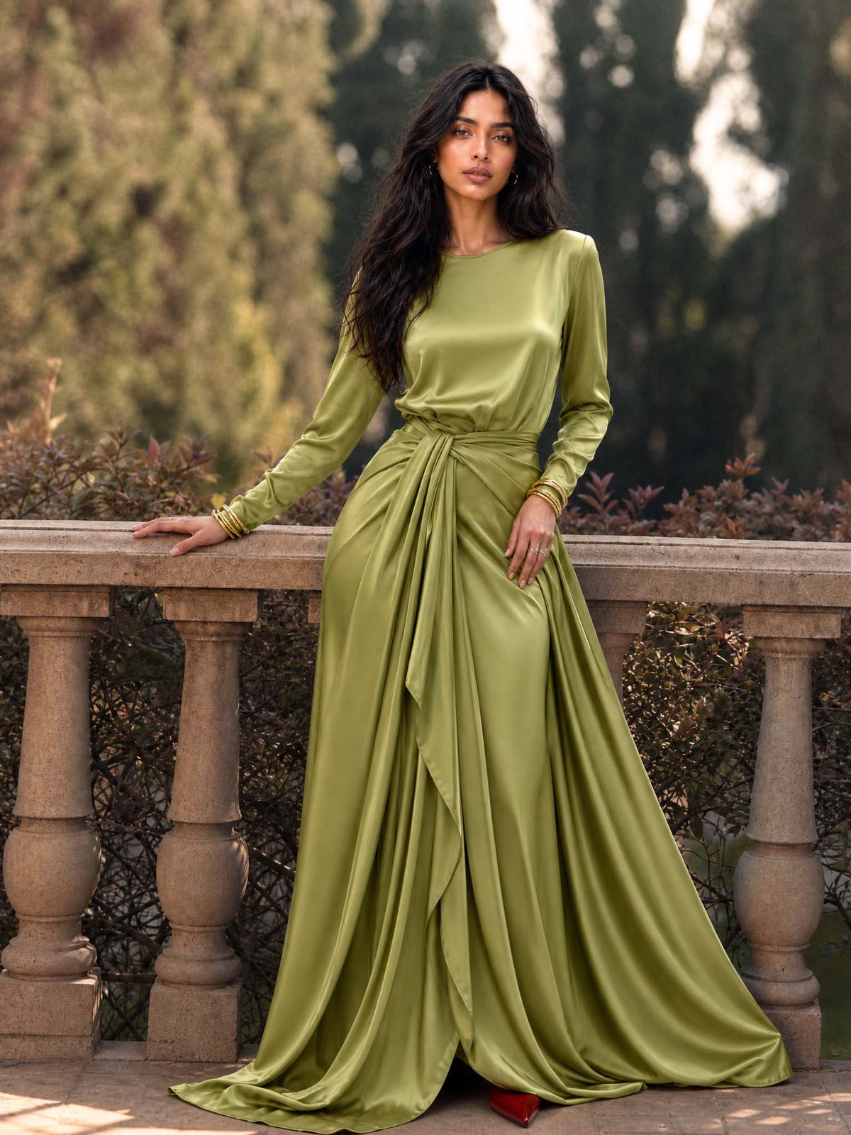 Vestido largo de satén drapeado