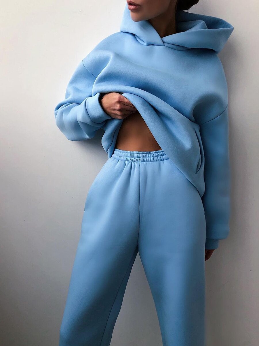 Conjunto casual con capucha