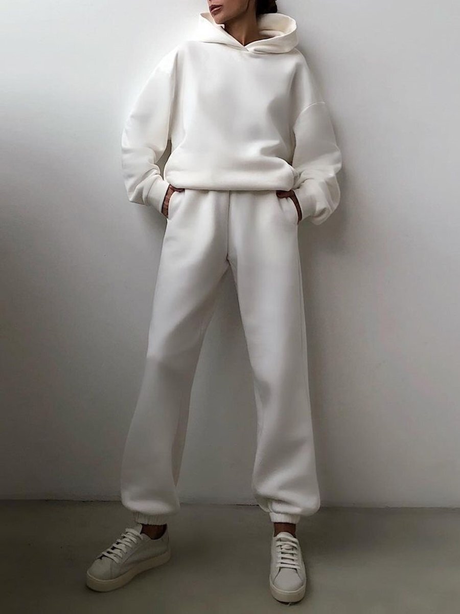 Conjunto casual con capucha