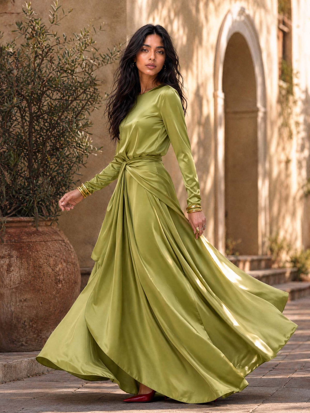 Vestido largo de satén drapeado