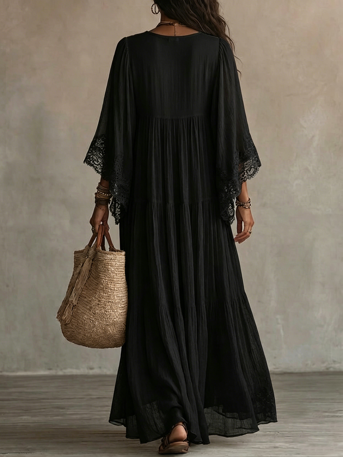 Adelaida | Vestido negro con escote en V y mangas amplias