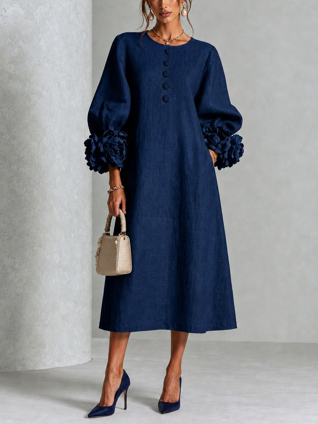 Vestido midi azul marino con botones y flores