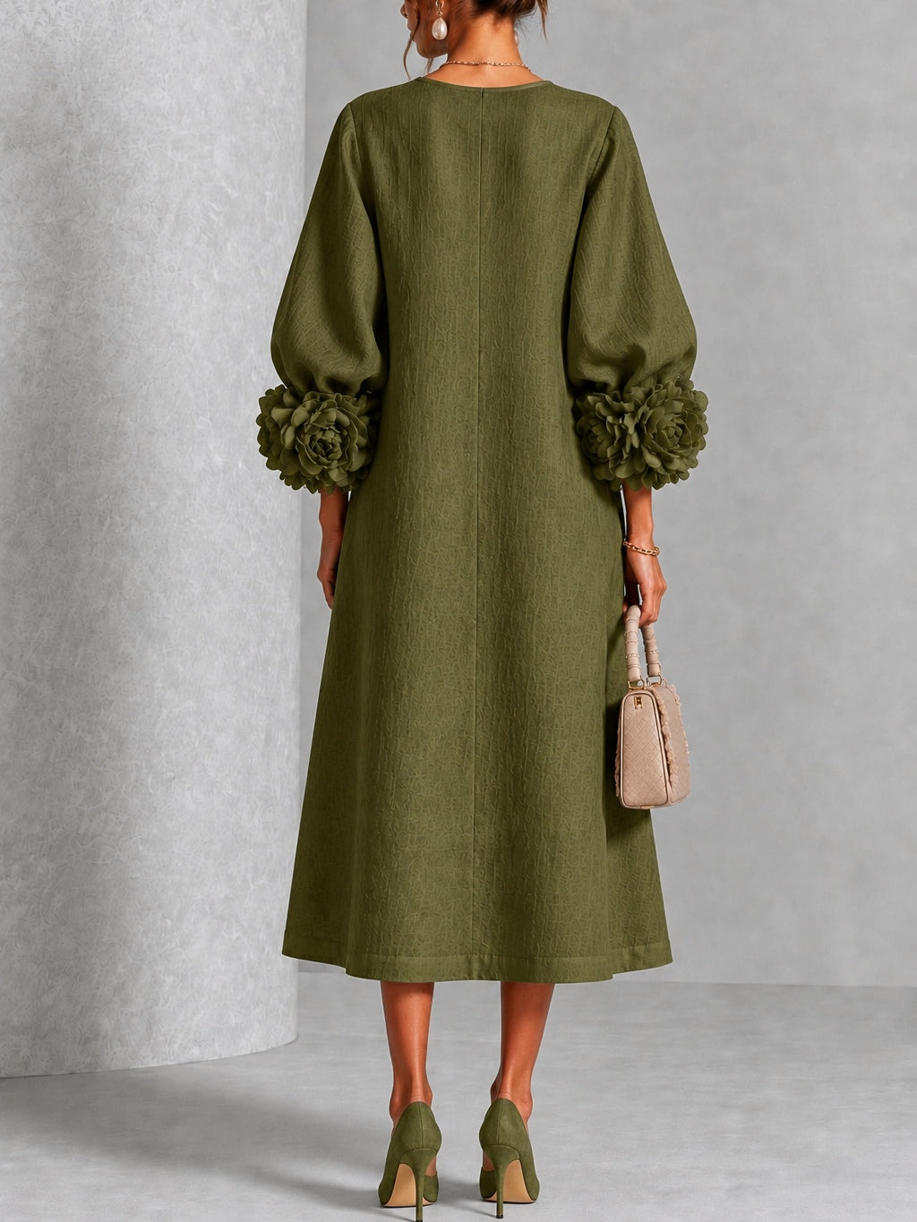 Vestido midi verde oliva con botones y flores