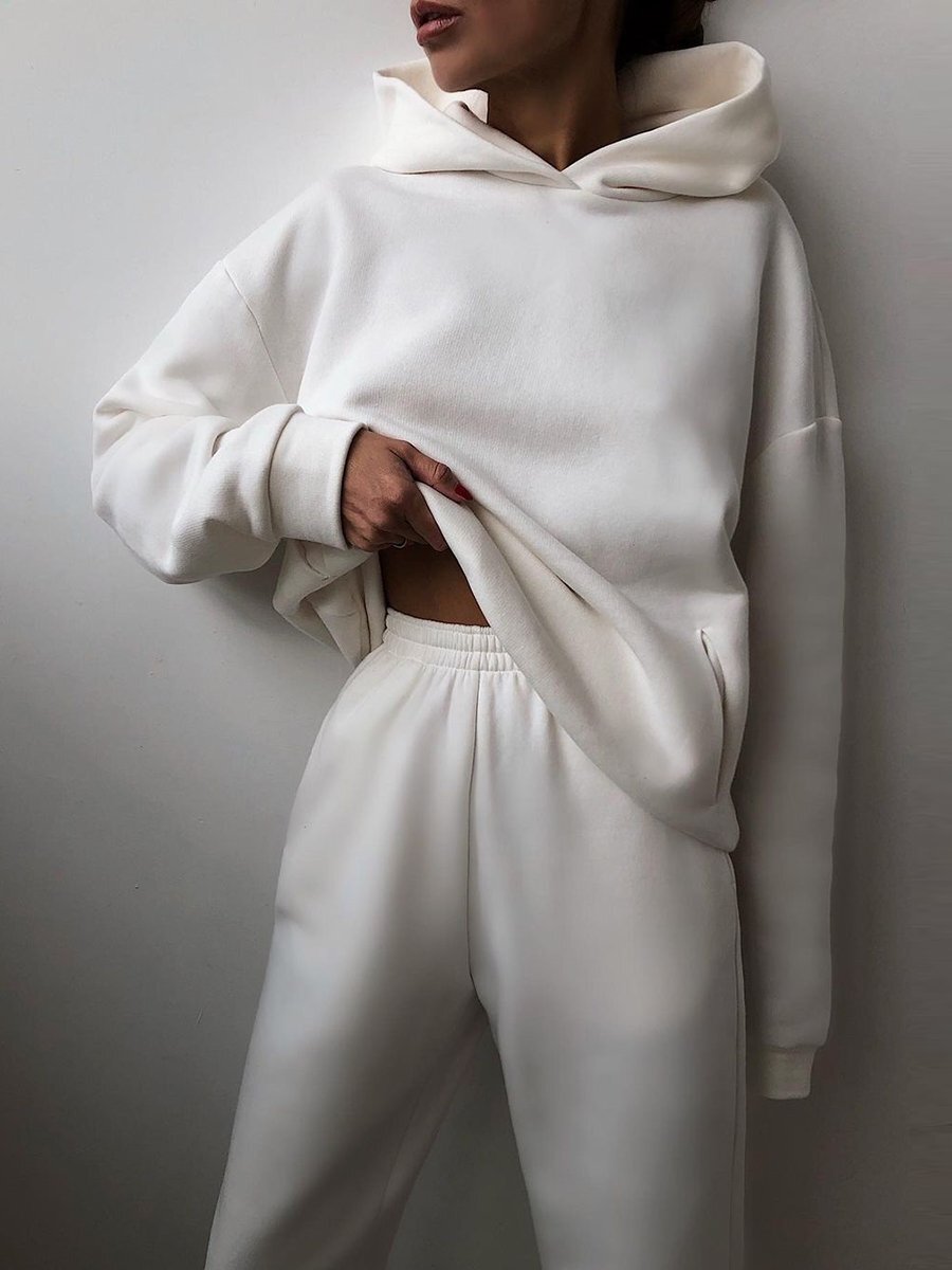 Conjunto casual con capucha
